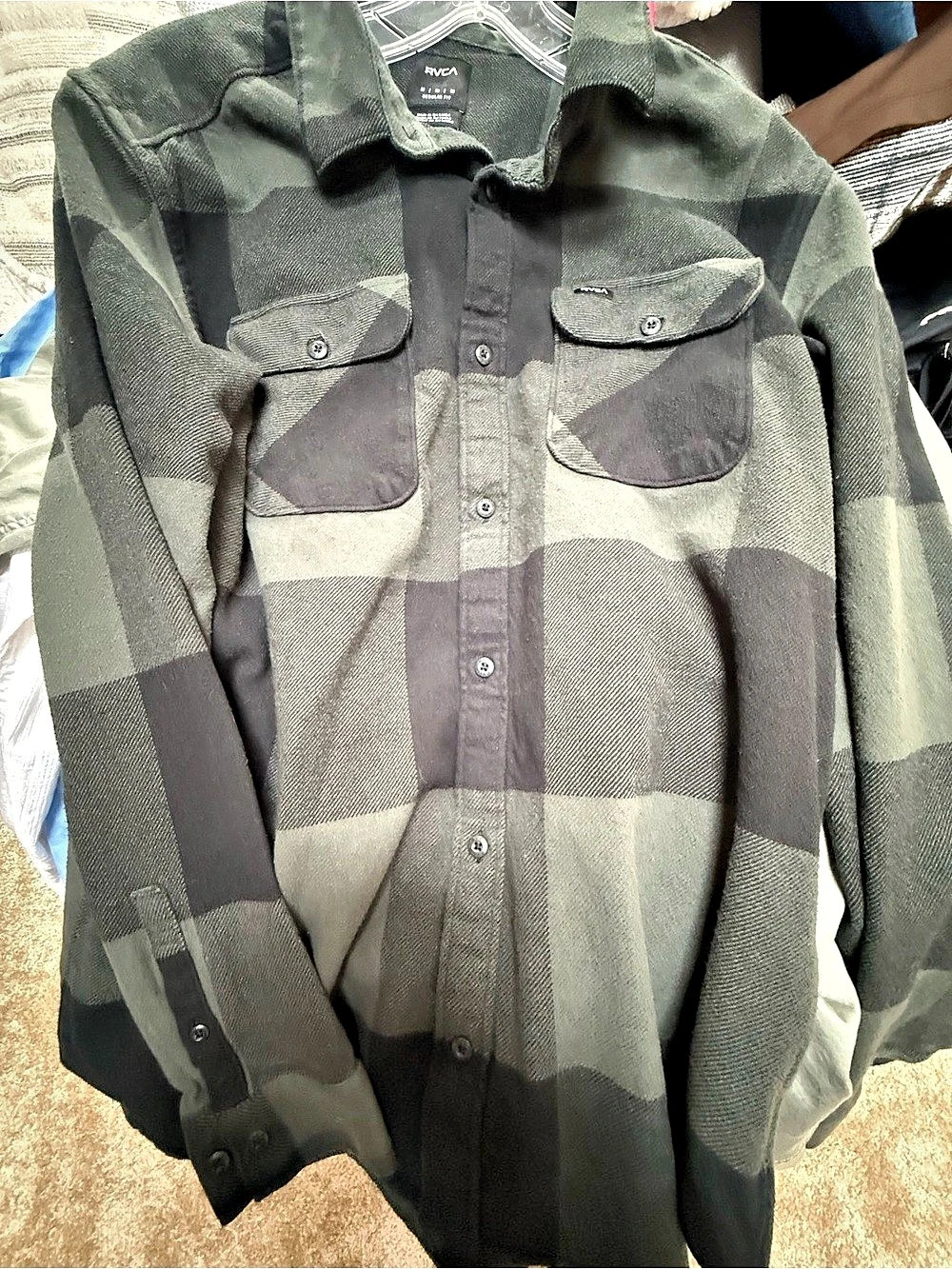 RVCA Camo Snap Shirt in Green & Black Size Medium